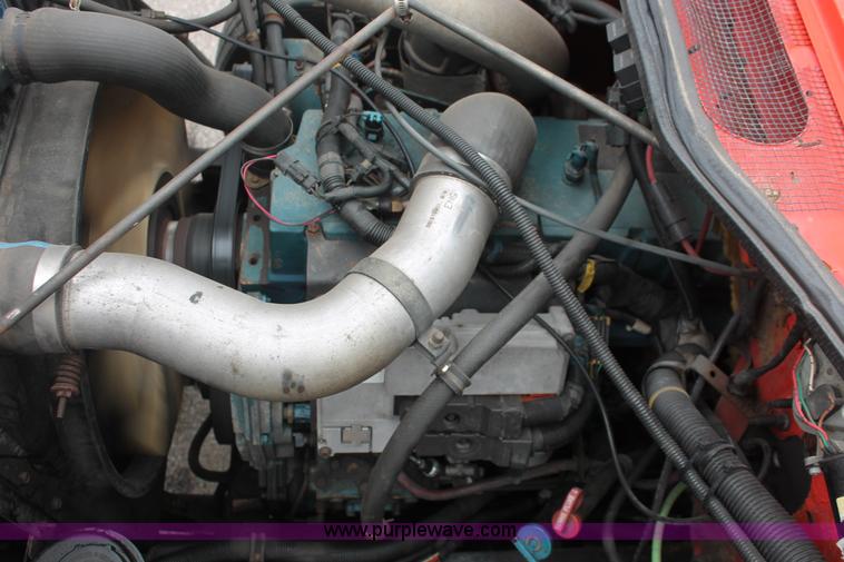 image for item I8032 1999 International 4900 dump truck