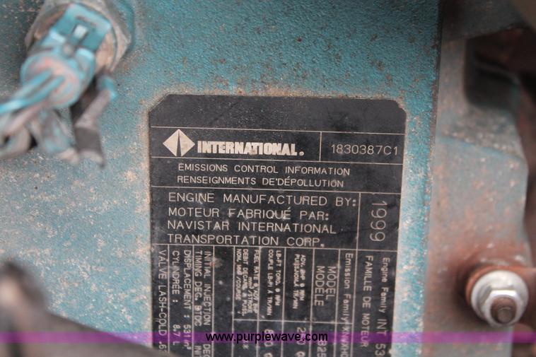 image for item I8032 1999 International 4900 dump truck