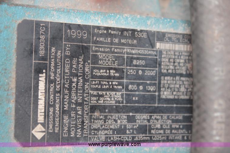 image for item I8032 1999 International 4900 dump truck