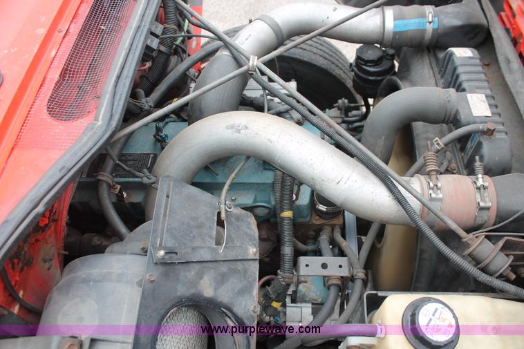 image for item I8032 1999 International 4900 dump truck