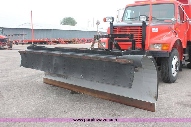 image for item I8032 1999 International 4900 dump truck