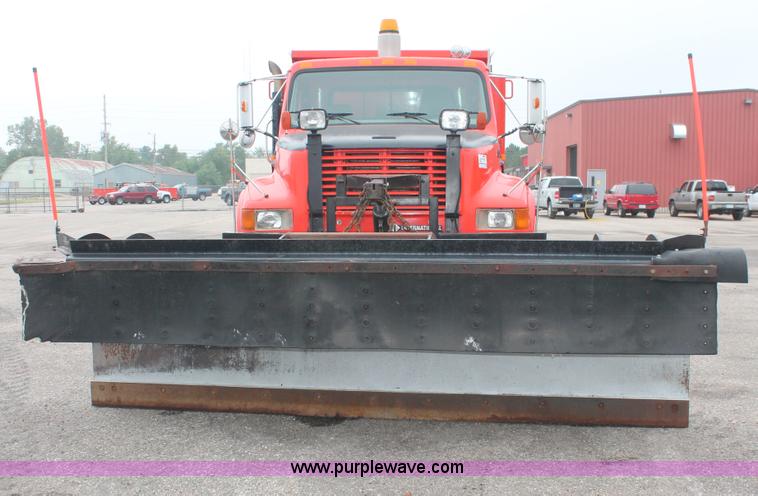 image for item I8032 1999 International 4900 dump truck