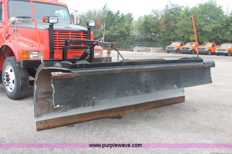 image for item I8032 1999 International 4900 dump truck