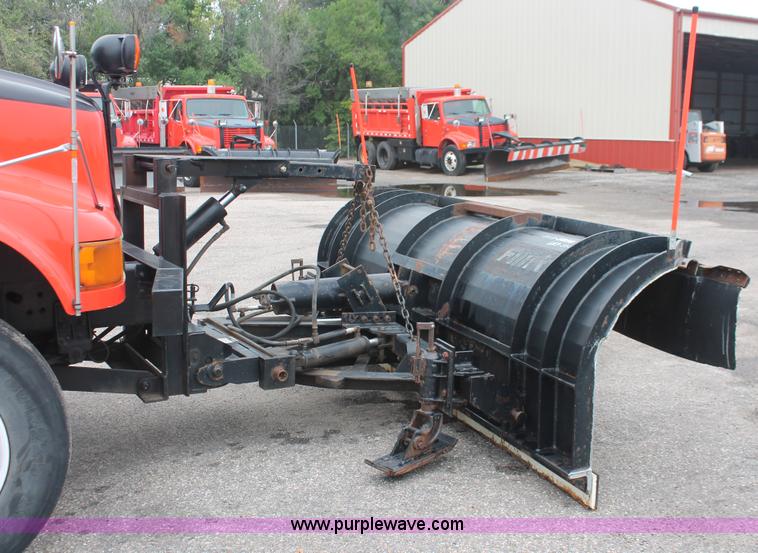 image for item I8032 1999 International 4900 dump truck