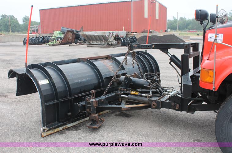 image for item I8032 1999 International 4900 dump truck