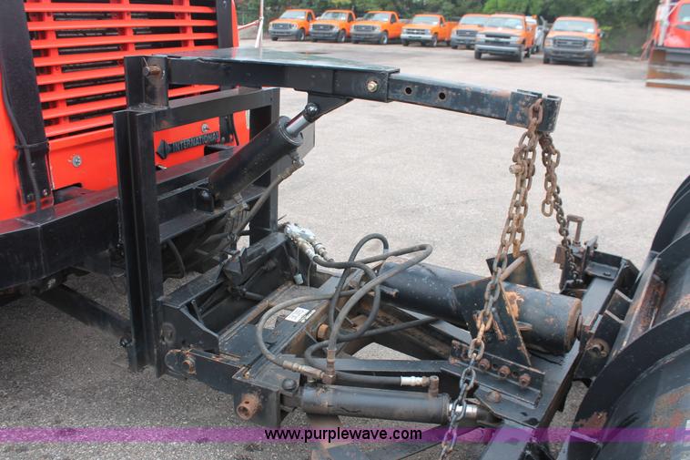 image for item I8032 1999 International 4900 dump truck