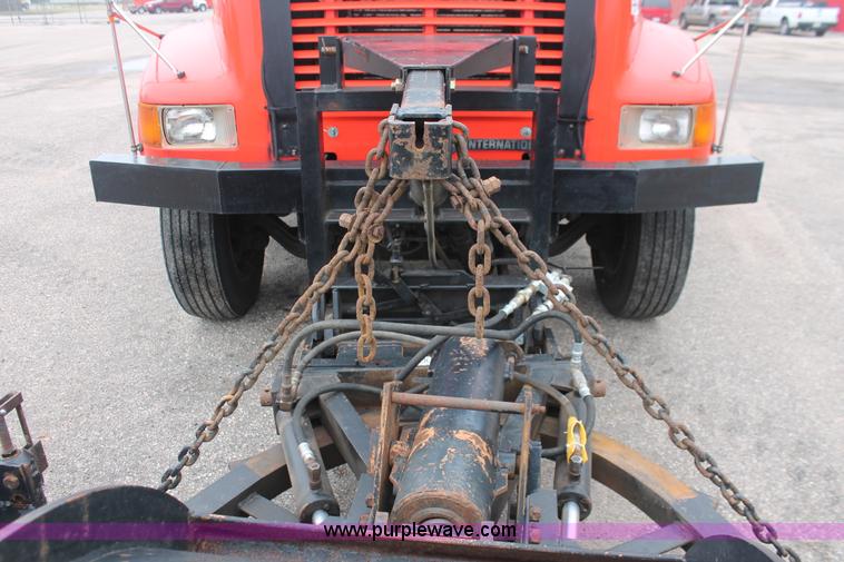 image for item I8032 1999 International 4900 dump truck