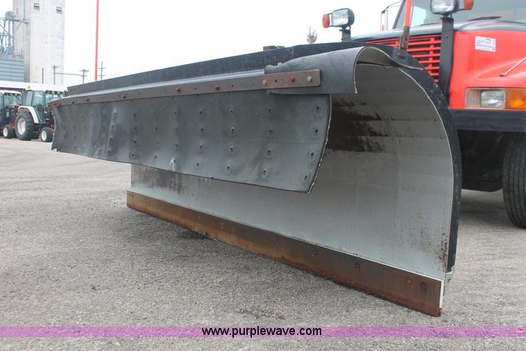 image for item I8032 1999 International 4900 dump truck