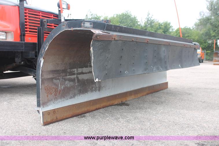 image for item I8032 1999 International 4900 dump truck