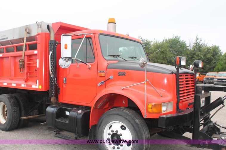 image for item I8032 1999 International 4900 dump truck