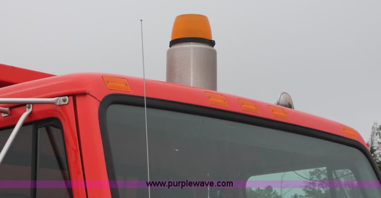 image for item I8032 1999 International 4900 dump truck