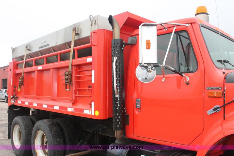 image for item I8032 1999 International 4900 dump truck