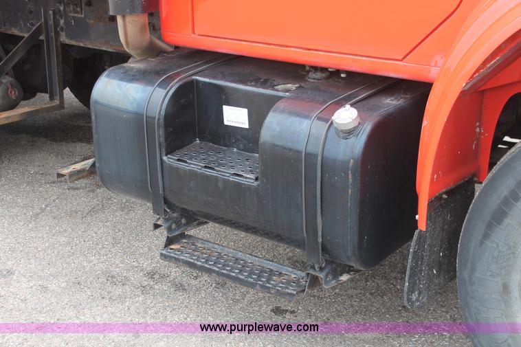 image for item I8032 1999 International 4900 dump truck