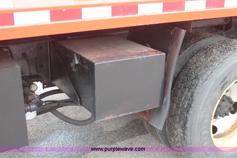 image for item I8032 1999 International 4900 dump truck