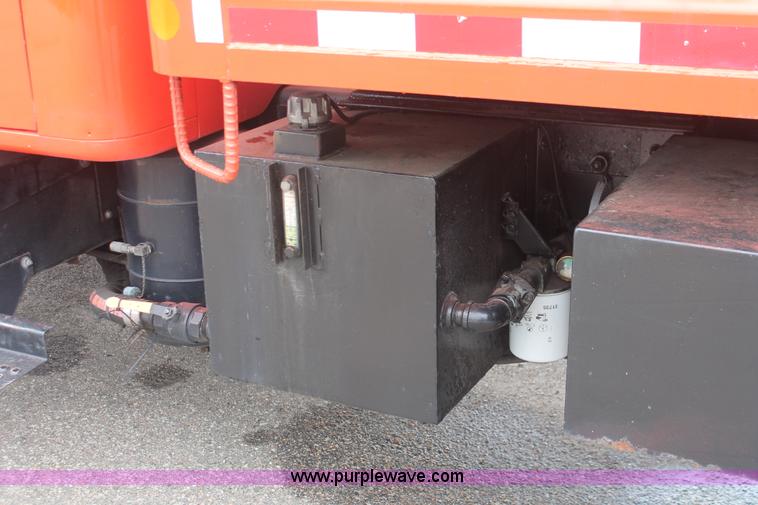 image for item I8032 1999 International 4900 dump truck