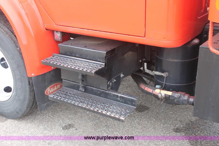 image for item I8032 1999 International 4900 dump truck