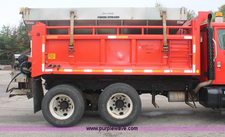 image for item I8032 1999 International 4900 dump truck