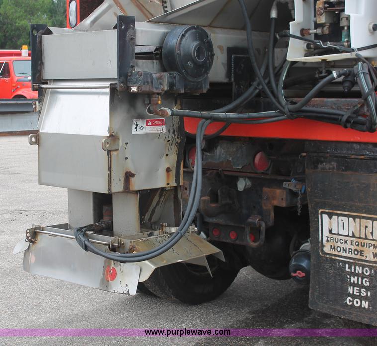 image for item I8032 1999 International 4900 dump truck