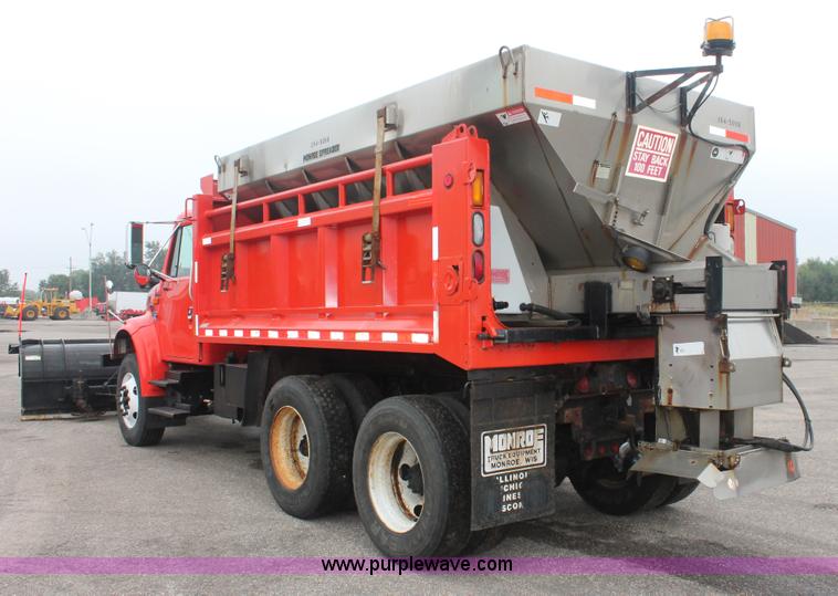 image for item I8032 1999 International 4900 dump truck