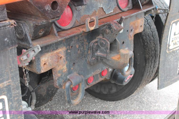 image for item I8032 1999 International 4900 dump truck