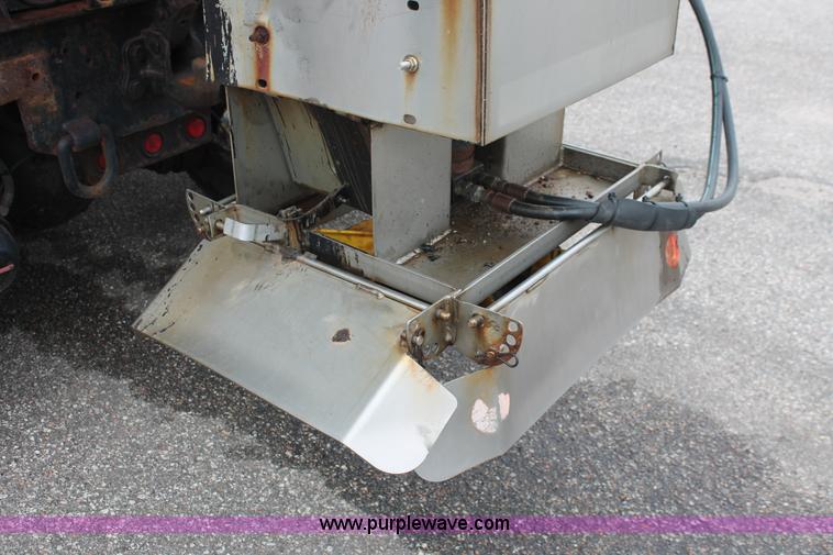 image for item I8032 1999 International 4900 dump truck