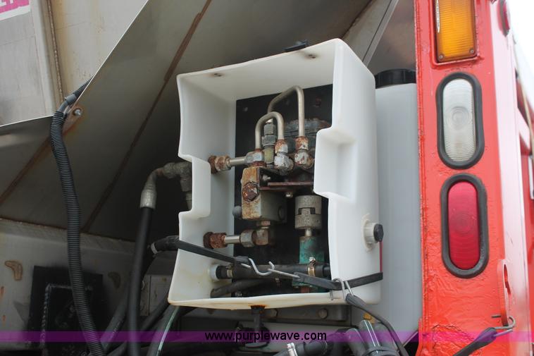 image for item I8032 1999 International 4900 dump truck