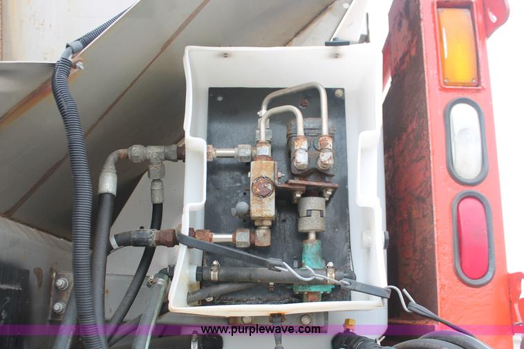 image for item I8032 1999 International 4900 dump truck