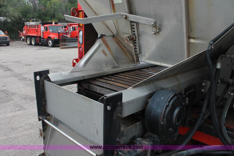 image for item I8032 1999 International 4900 dump truck