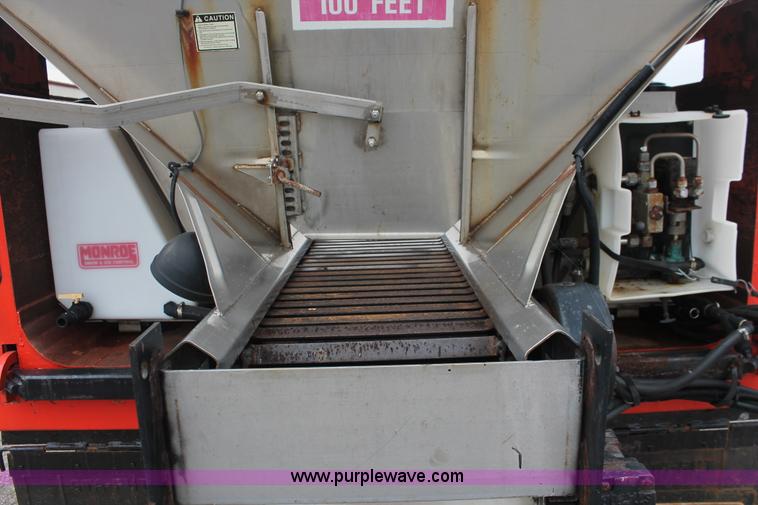 image for item I8032 1999 International 4900 dump truck