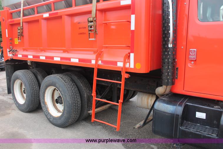 image for item I8032 1999 International 4900 dump truck