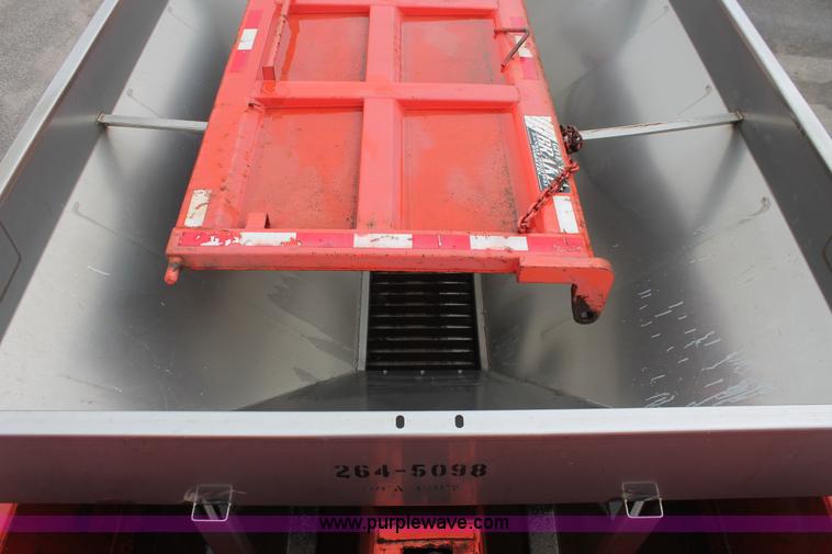 image for item I8032 1999 International 4900 dump truck