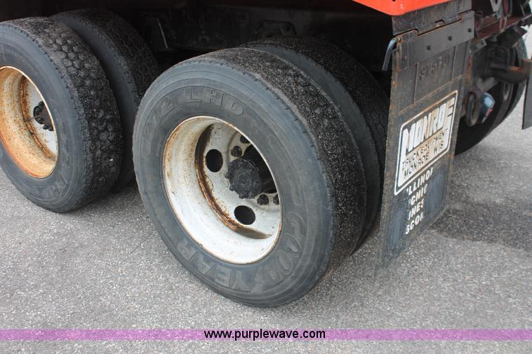 image for item I8032 1999 International 4900 dump truck