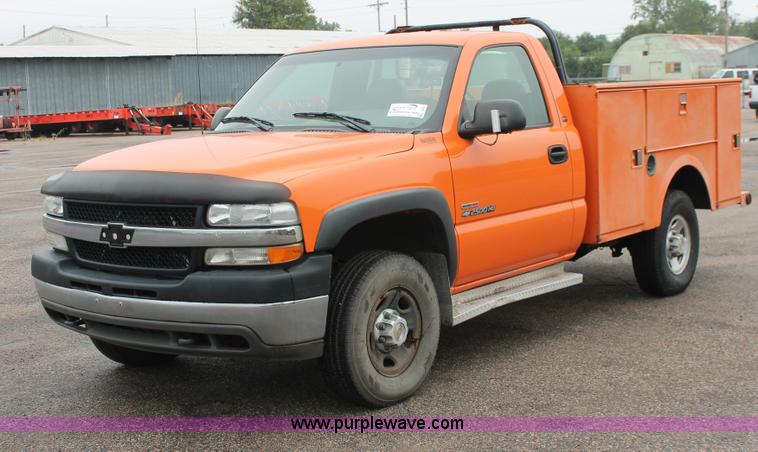 image for item I8033 2002 Chevrolet 2500 utility truck