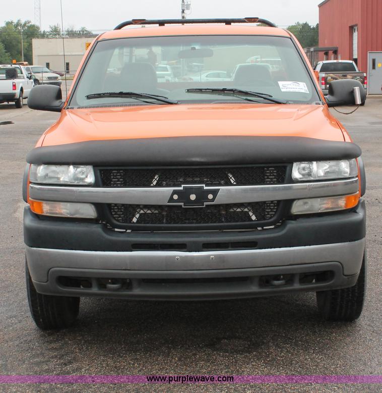image for item I8033 2002 Chevrolet 2500 utility truck
