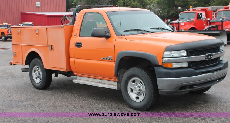 image for item I8033 2002 Chevrolet 2500 utility truck