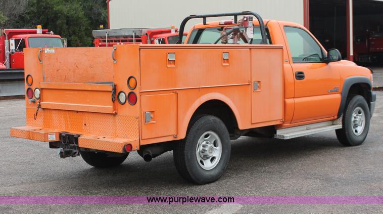image for item I8033 2002 Chevrolet 2500 utility truck