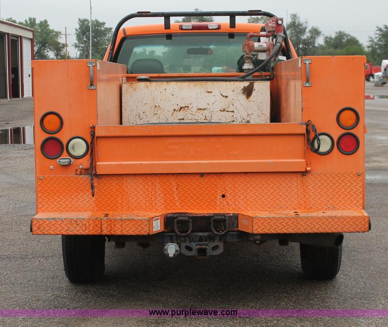 image for item I8033 2002 Chevrolet 2500 utility truck