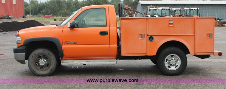 image for item I8033 2002 Chevrolet 2500 utility truck