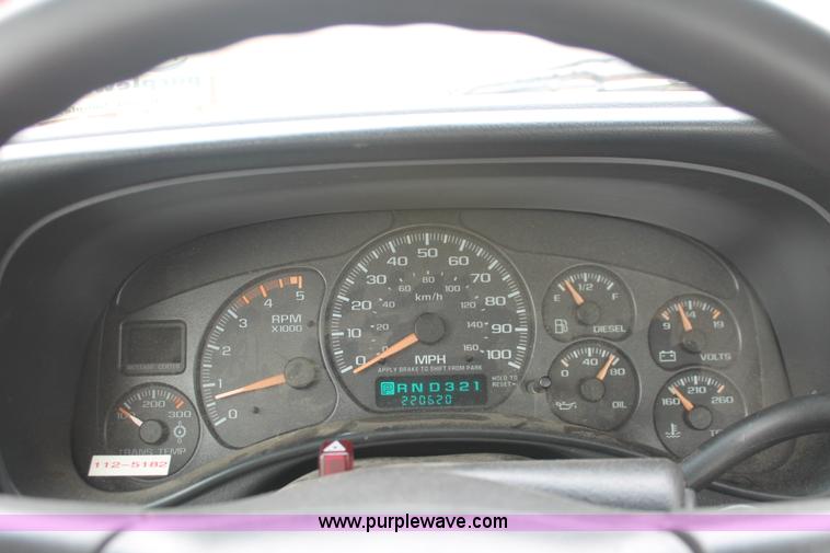 image for item I8033 2002 Chevrolet 2500 utility truck