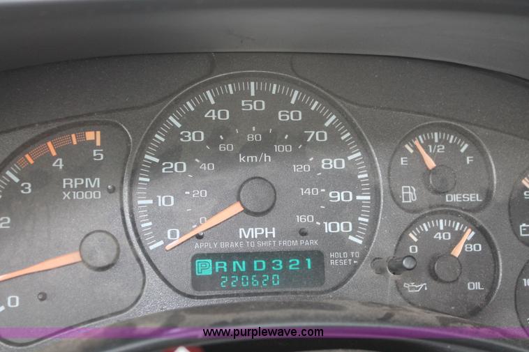 image for item I8033 2002 Chevrolet 2500 utility truck