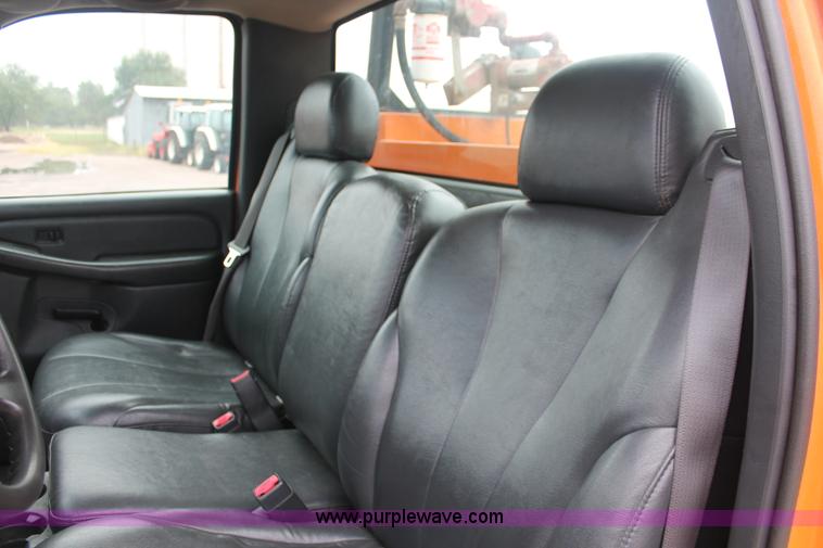 image for item I8033 2002 Chevrolet 2500 utility truck