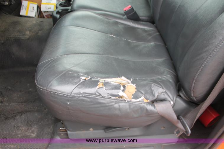 image for item I8033 2002 Chevrolet 2500 utility truck