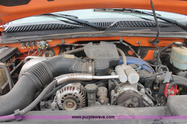 image for item I8033 2002 Chevrolet 2500 utility truck