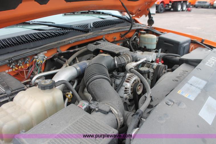 image for item I8033 2002 Chevrolet 2500 utility truck