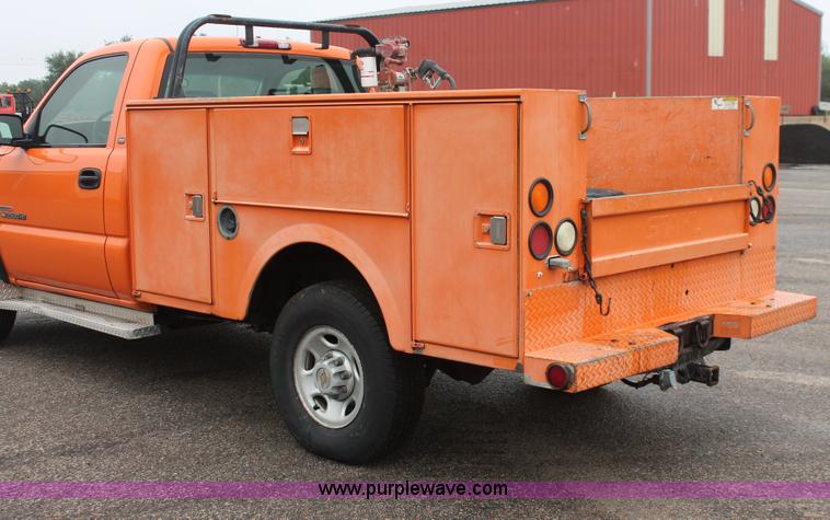 image for item I8033 2002 Chevrolet 2500 utility truck