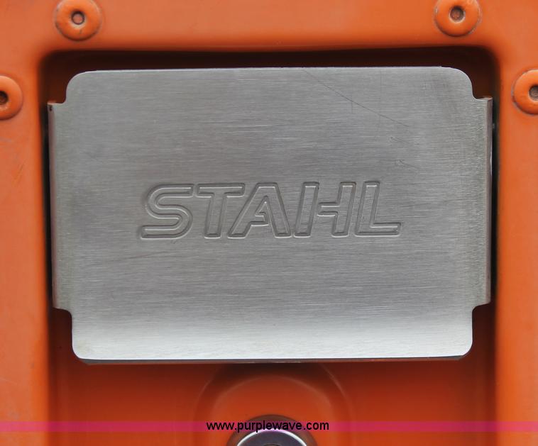 image for item I8033 2002 Chevrolet 2500 utility truck