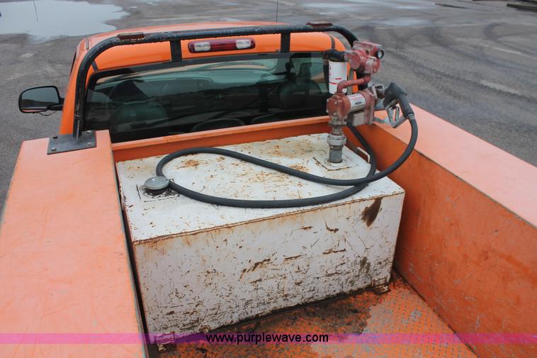 image for item I8033 2002 Chevrolet 2500 utility truck