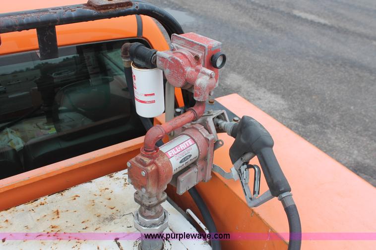 image for item I8033 2002 Chevrolet 2500 utility truck