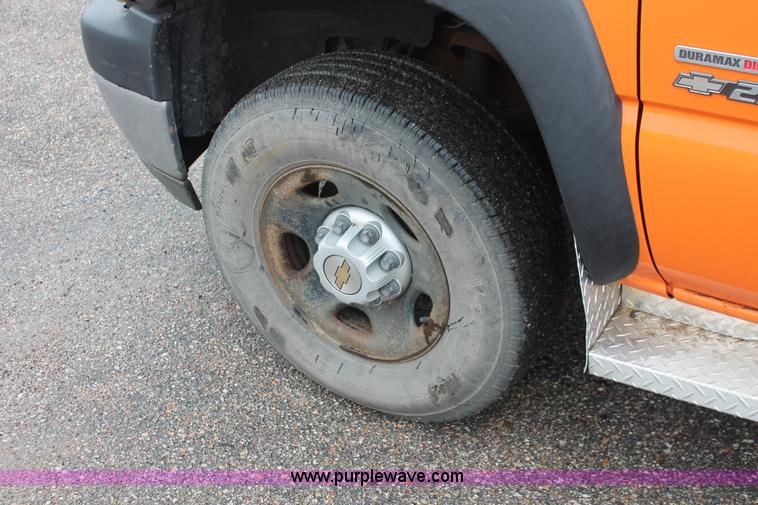 image for item I8033 2002 Chevrolet 2500 utility truck