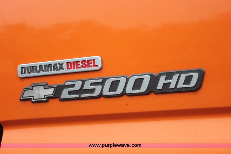 image for item I8033 2002 Chevrolet 2500 utility truck